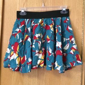 Color patterned flowy skirt