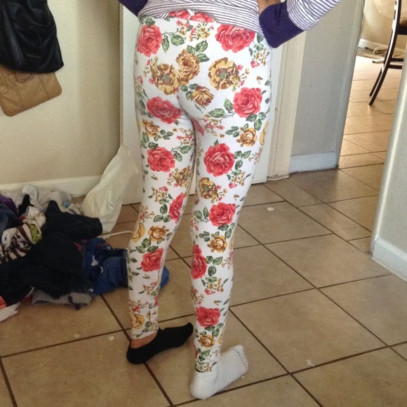 forever 21 printed leggings - Picture 2 of 3