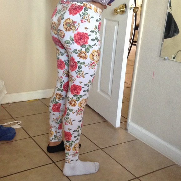 forever 21 printed leggings - Picture 3 of 3