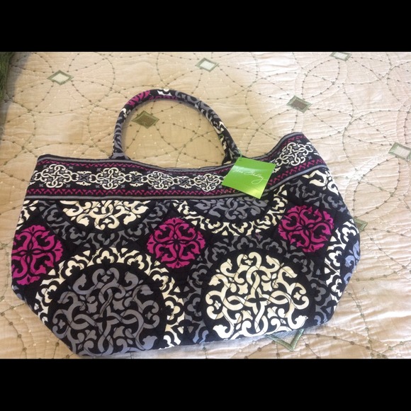 Vera Bradley Handbags - 👜 Vera Bradley Holiday Tote