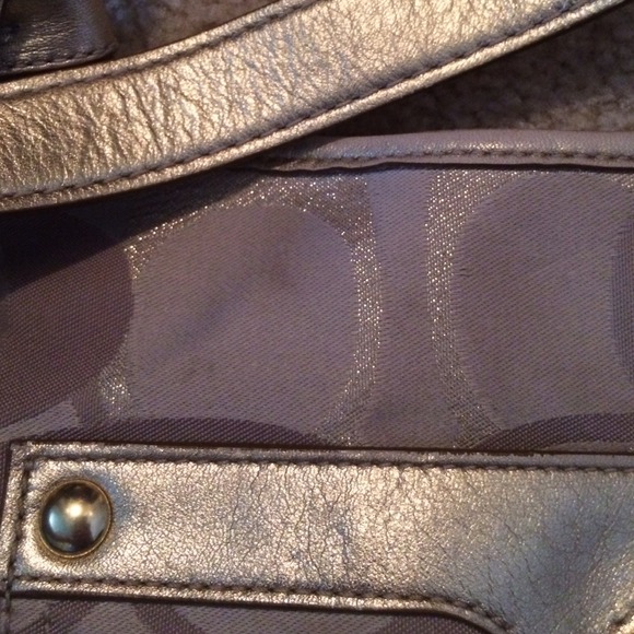 Coach gold cross body with gold strap - Picture 3 of 4