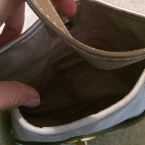 Coach gold cross body with gold strap - Picture 4 of 4