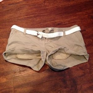 HOLLISTER KHAKI SHORTS!
