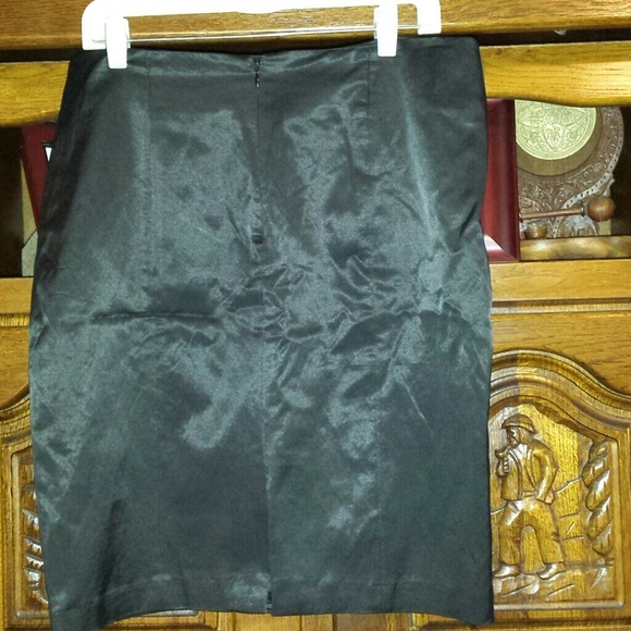 Adrienne Vittadini Skirt - Picture 2 of 2