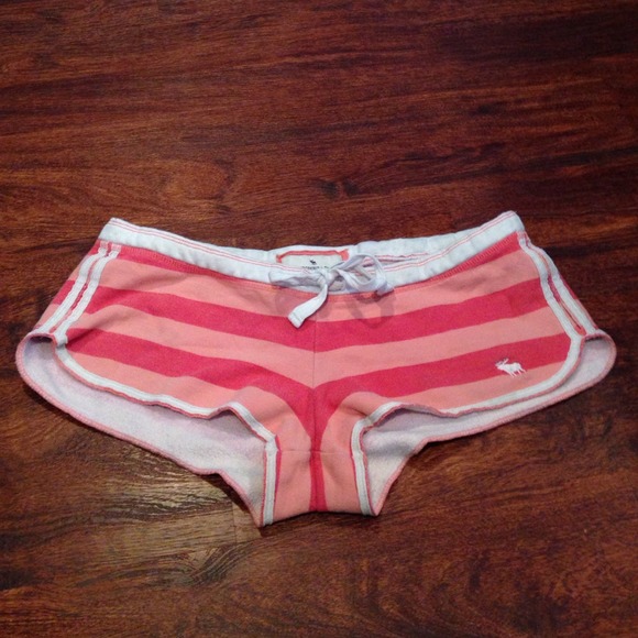 ABERCROMBIE & FITCH SHORTS