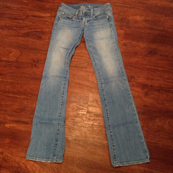 AMERICAN EAGLE JEANS