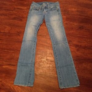 AMERICAN EAGLE JEANS