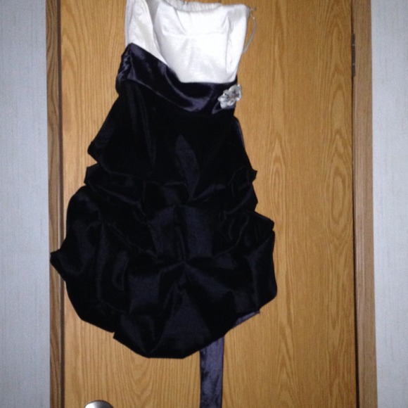 Black/white short formal dress