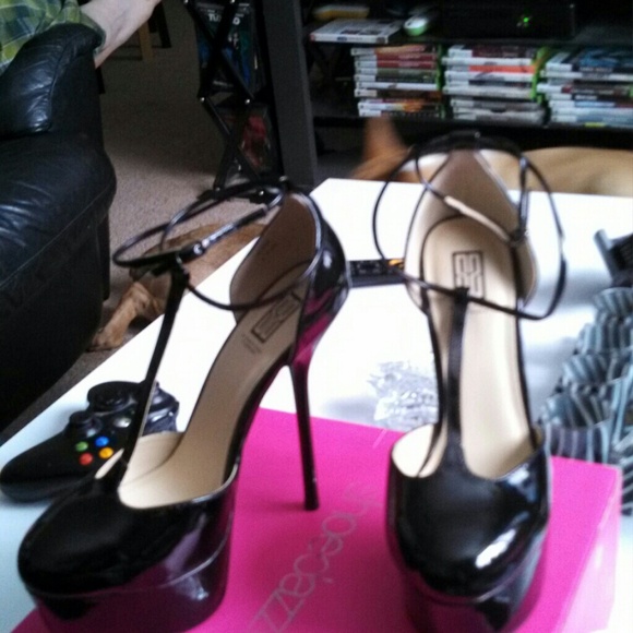 Shoedazzles reina, 8.5 - Picture 1 of 1