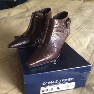 Great pair of Donald Pliner boots