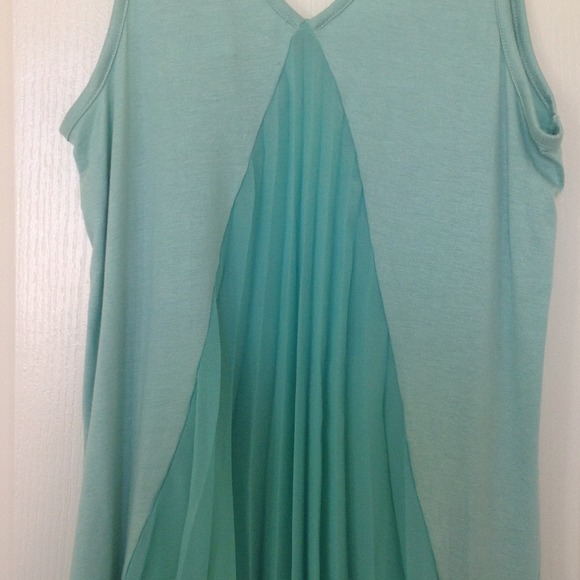 NWOT back pleated top - S - Picture 2 of 3