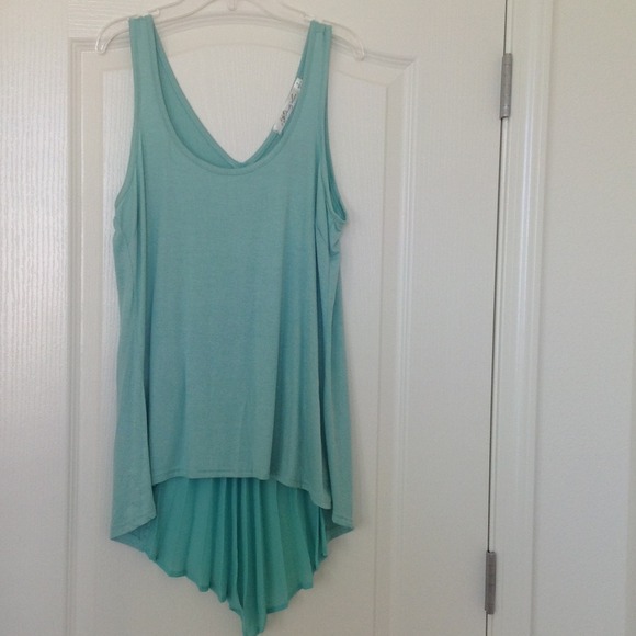 NWOT back pleated top - S - Picture 3 of 3
