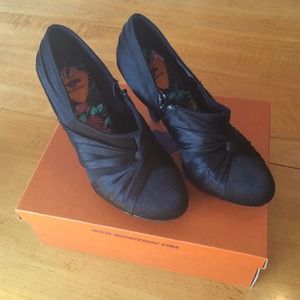 ROCKETDOG brushed satin cotton heels size 9M