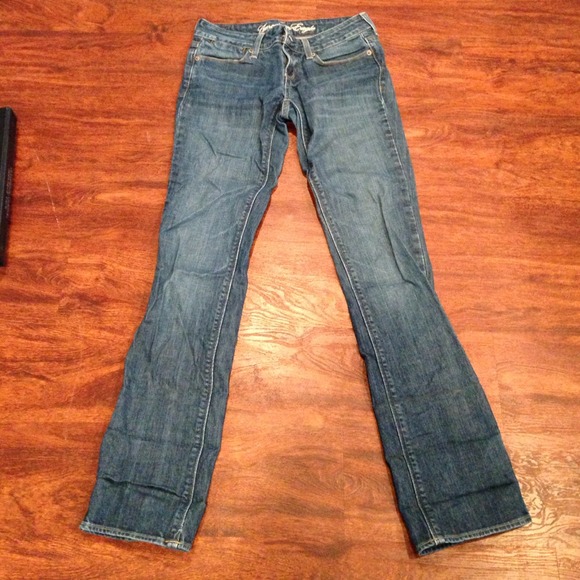 AMERICAN EAGLE JEANS