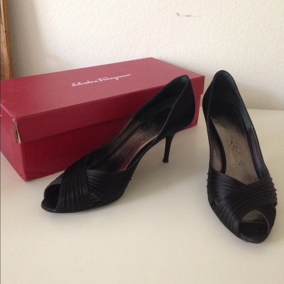 *Authentic* Salvatore Ferragamo black satin pumps