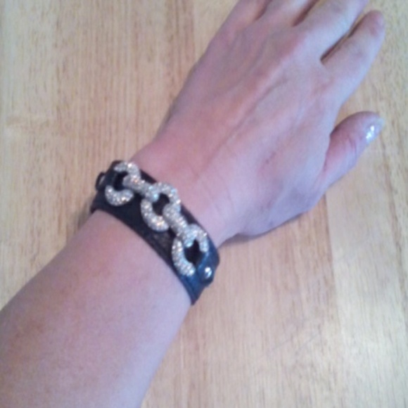 Adjustable strap leather band w/ accents bracelet