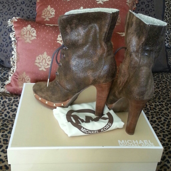 MKors Bootie leather Mocha ♠️FINAL REDUCTION♠️ - Picture 2 of 3