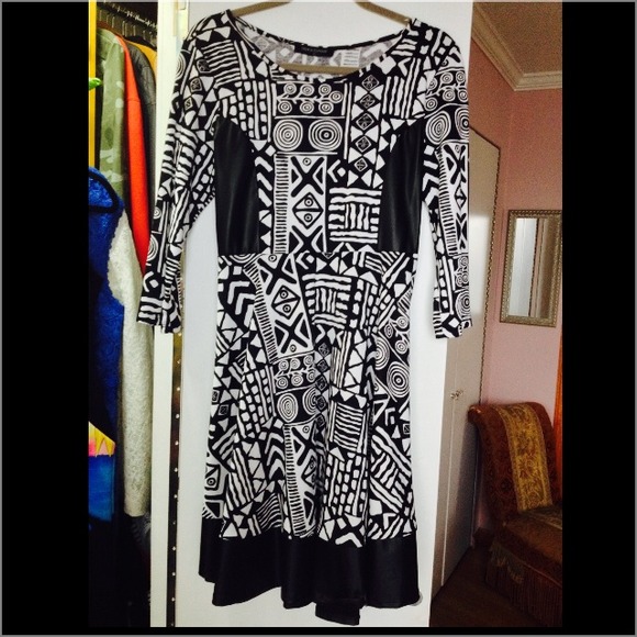*** SOLD *** NWT Tribal Print Leather Inset Dress - Picture 2 of 4