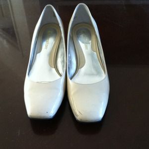 Naturalizer Beige pumps