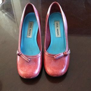 Steve Madden red pumps