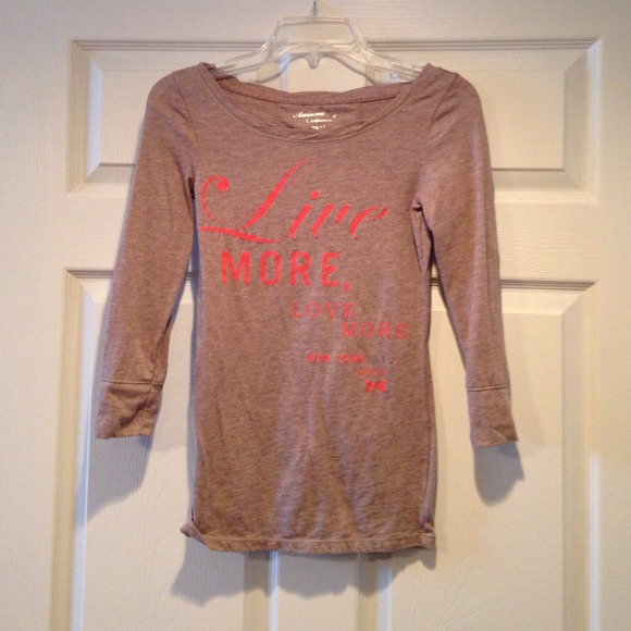 AMERICAN EAGLE QUATER SLEEVE SHIRT