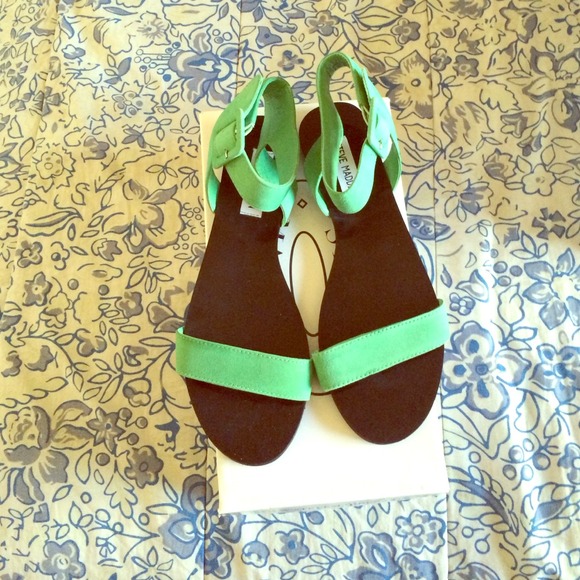Adorable Steve Madden Sandals