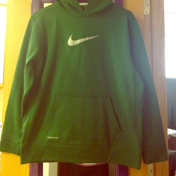 Youth XL nike sir fit hoodie! Fits a small woman✂️