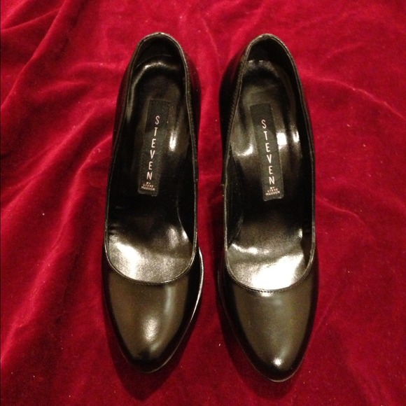 Steven platform dress pumps