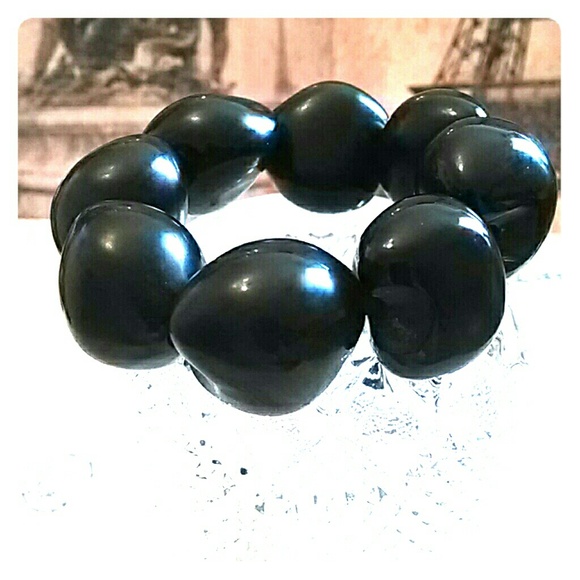 Hawaiian kukui bead bracelet