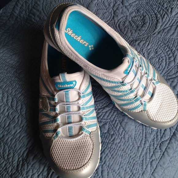 🌷SKETCHERS🌷 SLIP ON SNEAKERS💐