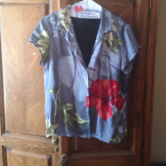 Tommy Bahama short/shirt set. Never worn. - Picture 1 of 2