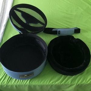 Dog carrier sleepy pod