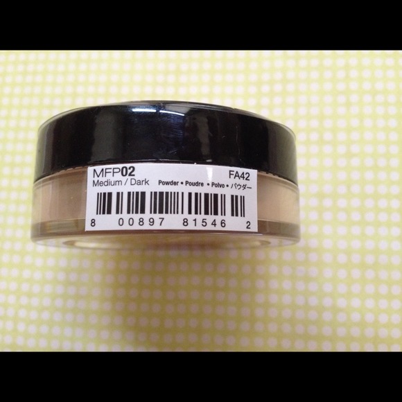 NYX Mineral "Set It & Don't Fret It" - Picture 3 of 4