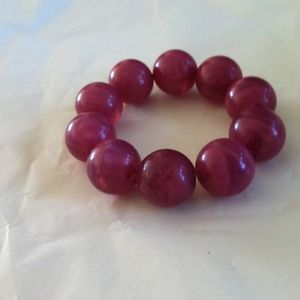 Magenta beaded bracelet