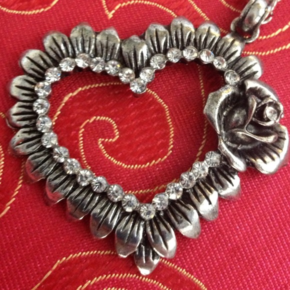 Beautiful. Crystal and Rose Pendant - Picture 1 of 1