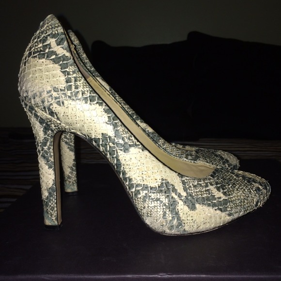 Rachel Zoe snake skin pumps - Picture 1 of 3