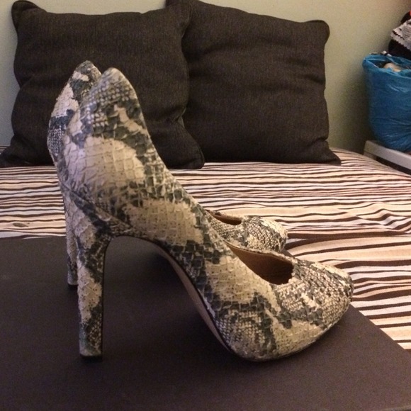 Rachel Zoe snake skin pumps - Picture 2 of 3