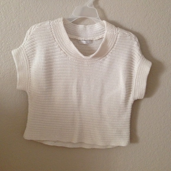 Vintage white cropped knit top