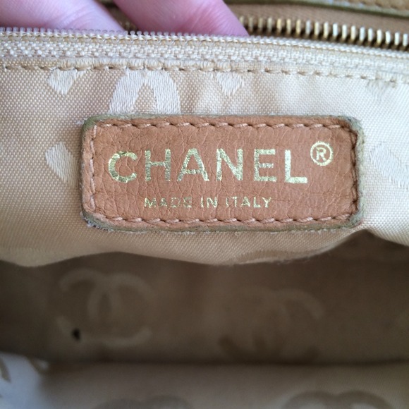 CHANEL Bags - 🎀2x HP🎀Chanel Lambskin Chain Bag CHANEL Bags - 🎀2x HP🎀Chanel Lambskin Chain Bag