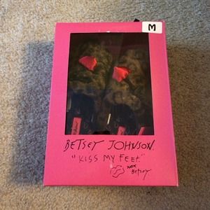 Betsey Johnson slippers size 7-8