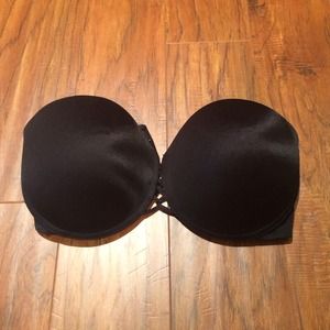 Black strapless bra