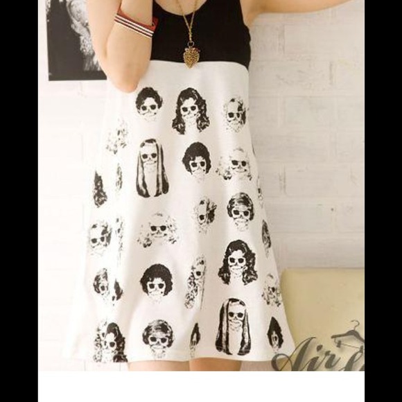 *🚫SOLD IN BUNDLE🚫Skull print mini dress nwt