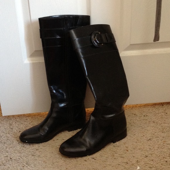 Black boots that zip up to the knee. Good shape.