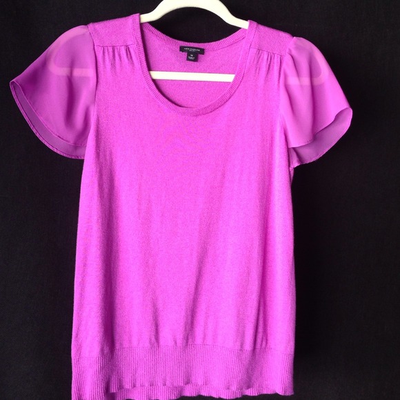 Ann Taylor , beautiful fuchsia top size M - Picture 1 of 3