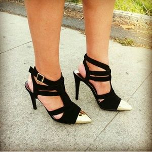 **SOLD 🎉🎊 Black heels