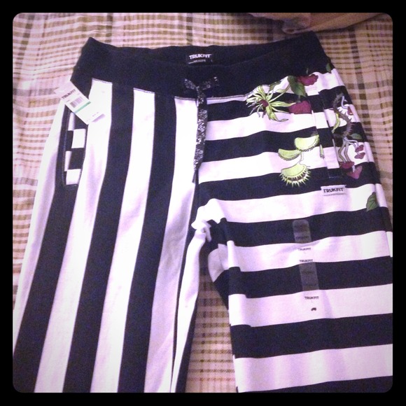 Brand new Trukfit sweats!!!!💗💗💗
