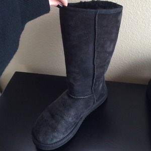 Black ugg boots