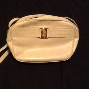 Beige handbag with adjustable strap