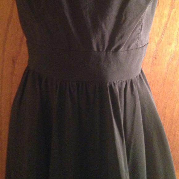 Black dress - Picture 3 of 4