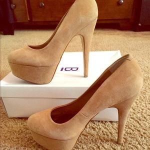 Nude suede pumps